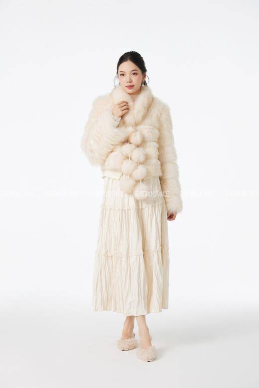 【门店同款】ENJOY冬季“暖冬软糖”芝士奶霜球皮草外套 167696142 商品图3