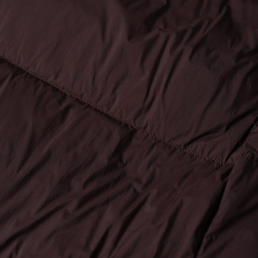 VIMAGE纬漫纪高领连帽设计巧克力色时尚保暖2025冬季新款羽绒服V2411105 商品图5