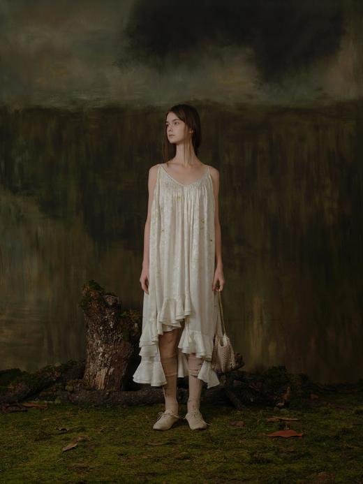 Mutedance 25AW 霜白色真丝提花不规则吊带连衣裙 商品图0