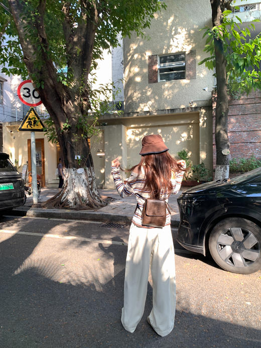 【110元任选2件】现货！杏咖蓝条纹吊带露肩上衣 商品图6