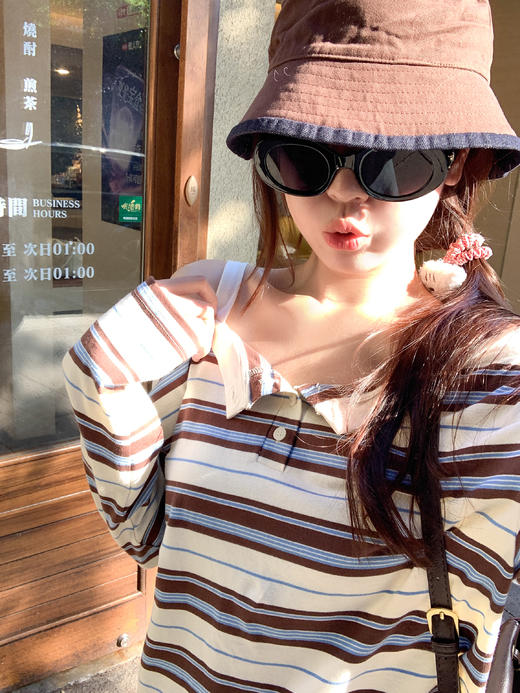 【110元任选2件】现货！杏咖蓝条纹吊带露肩上衣 商品图8