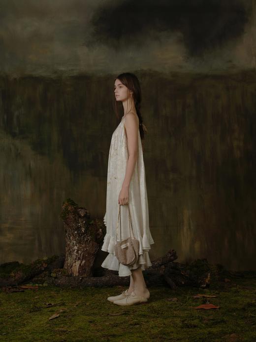 Mutedance 25AW 霜白色真丝提花不规则吊带连衣裙 商品图1