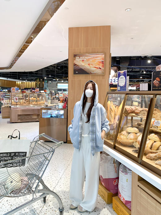 【189元任选2件】现货！蓝色领口系蝴蝶结连帽外套 商品图11