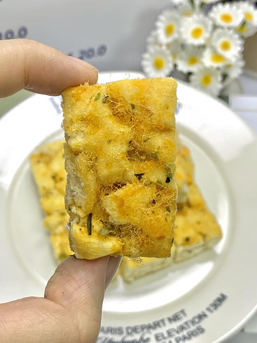 💰19.9到手约100包‼️【神掌柜 肉松海苔沙琪玛】每包不到💰2毛❗ 🔻鲜蛋制作🥚蛋香麦香浓郁，优质肉松➕鲜香海苔完美融合 🔻软 fufu 不粘牙、不掉渣☁️ 商品图5