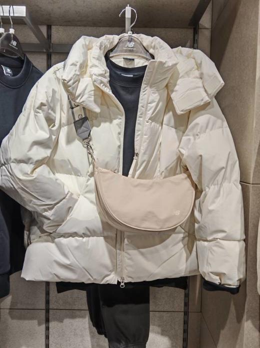 【春上新】 【新品】7楼 NewBalance休闲鹅绒羽绒服吊牌价：2499元 商品图1