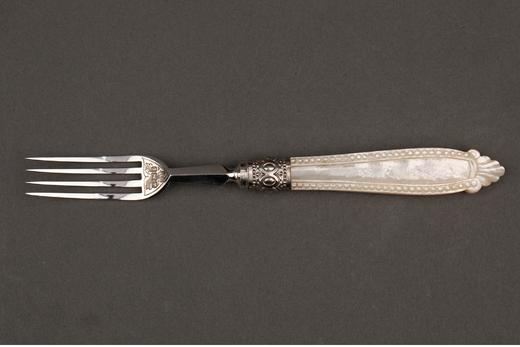 独角鹿西洋古董 1897年英国银器名坊Harrison Brothers & Howson出品母贝手柄装饰纯银精雕餐具套件 带原盒 商品图5