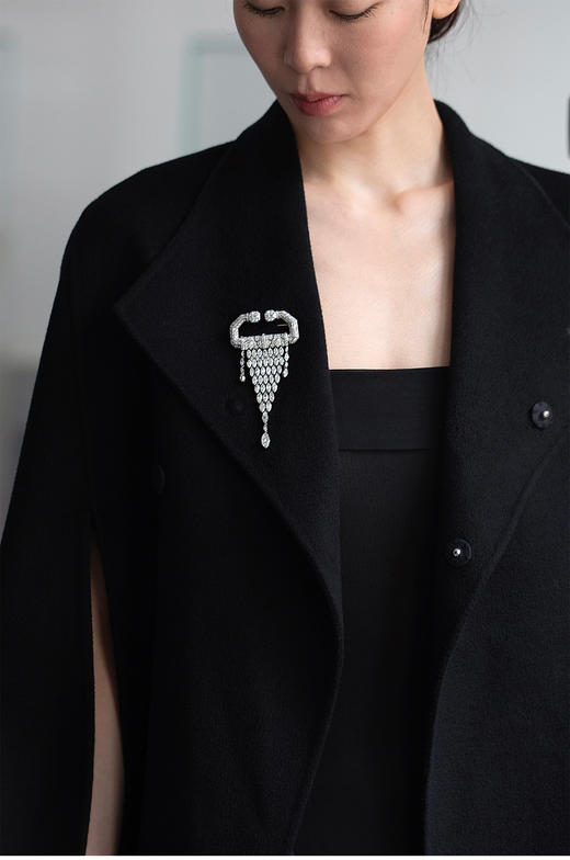 独角鹿西洋古董 1930年代法国出品装饰艺术风格铂金镶嵌钻石流苏珠帘造型胸针 商品图0