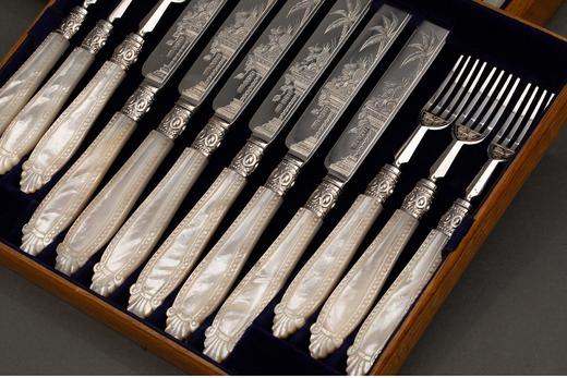 独角鹿西洋古董 1897年英国银器名坊Harrison Brothers & Howson出品母贝手柄装饰纯银精雕餐具套件 带原盒 商品图3