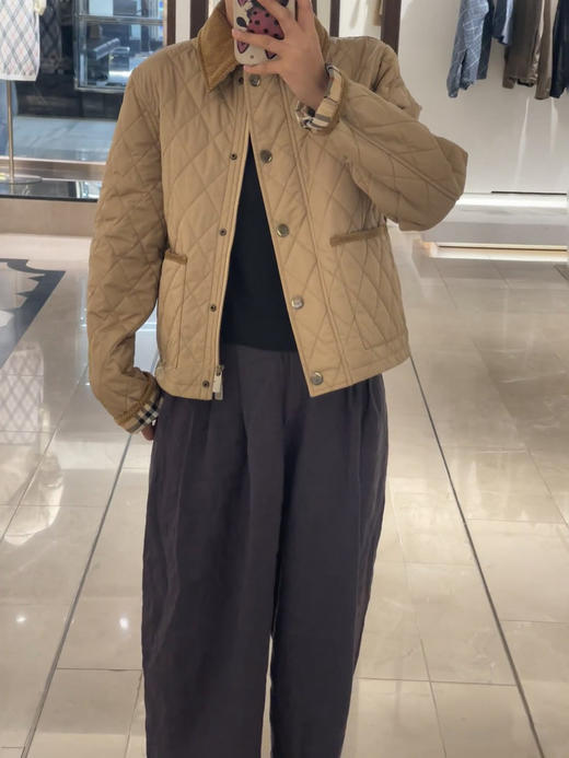 bbr经典格纹户外短款显瘦棉服 经典格纹户外短款显瘦棉服 高密度涤丝纺面料 轻盈有质感 挺括有型 显瘦不臃肿 商品图3