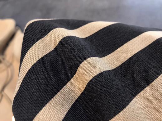 点此购买 TB冬季男女款卡色加绒连帽卫衣 ks 334656 商品图10