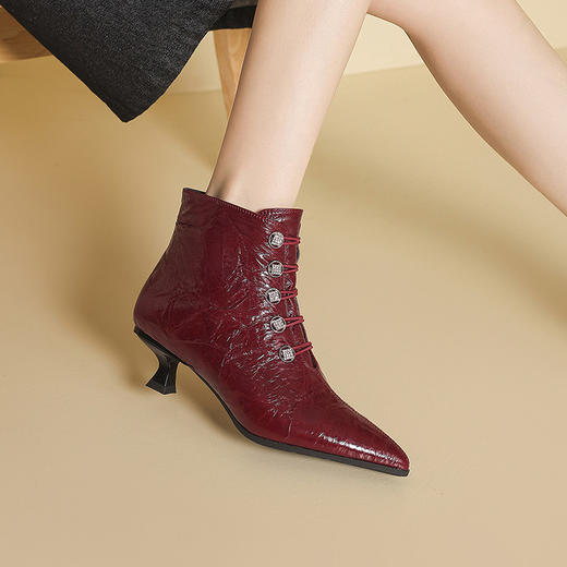 【预售5天】超软细皱漆皮轻时尚秋冬尖头细跟中跟短筒时装靴YS&0622 商品图0