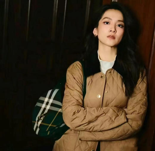 bbr灯芯绒菱形格绗棉夹克 永恒经典谷仓黄金绗缝棉服 经典配色 标志性格纹 面料细节相融 英伦风满满 休闲宽松版型 利落的线条剪裁 上身不显臃肿 商品图1