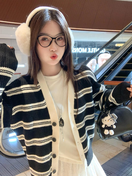 【169元任选2件】现货！黑色条纹毛衣开衫 商品图9