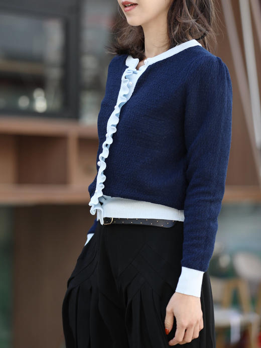 TYNVIE 撞色荷叶边珍珠纽扣开襟针织衫- 深蓝色 商品图2