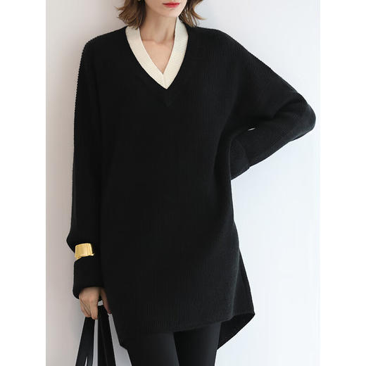 COCOBELLA设计感黑白拼接V领毛衣裙女中长款气质连衣裙MZ3242 商品图1