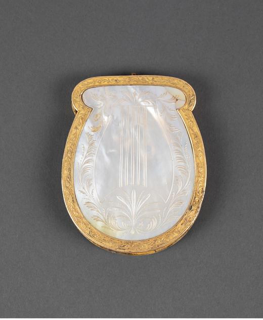 独角鹿西洋古董 1820年代法国复辟时期出品卷叶纹主题铜鎏金装饰母贝精雕零钱包 商品图0
