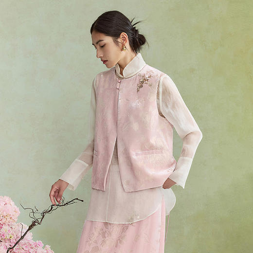 【林栖设计小店】（现货）粉色马甲新中式丝绒烧花钉珠绣花优雅2026早春新款外套女1961039 商品图8