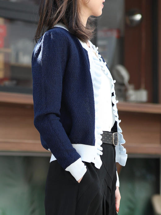 TYNVIE 撞色荷叶边珍珠纽扣开襟针织衫- 深蓝色 商品图6