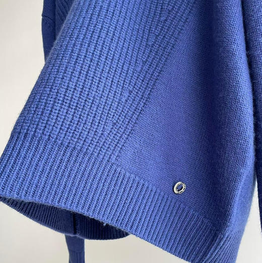 爱马🐎家
超厚纯羊绒罩衫。 宝石蓝色。 粉色。燕麦色 商品图7