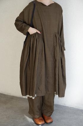 AODRESS 羊毛蓬蓬娃娃衫裙(neck cut side gather dress)