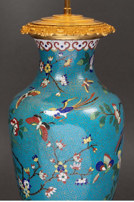 独角鹿西洋古董 19世纪中国出品铜鎏金精雕装饰繁华飞鸟主题掐丝珐琅花瓶台灯一对 商品图4