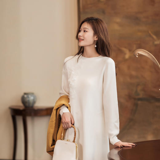 【林栖设计小店】（预售1.3）山茶知雾系列毛织连衣裙拼桑蚕丝飞片飘逸立体花朵2025秋冬新款长裙女1954082 商品图1