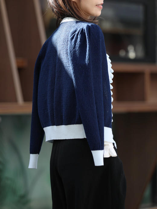 TYNVIE 撞色荷叶边珍珠纽扣开襟针织衫- 深蓝色 商品图10