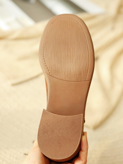 【重磅定制 都是专柜级别的顶顶好料制作】【推荐人手一双闺蜜鞋】【舒服到不想拖 小短靴】羊皮软舒适透气+橡胶大底走路也非常静音 超大气~ 商品图9