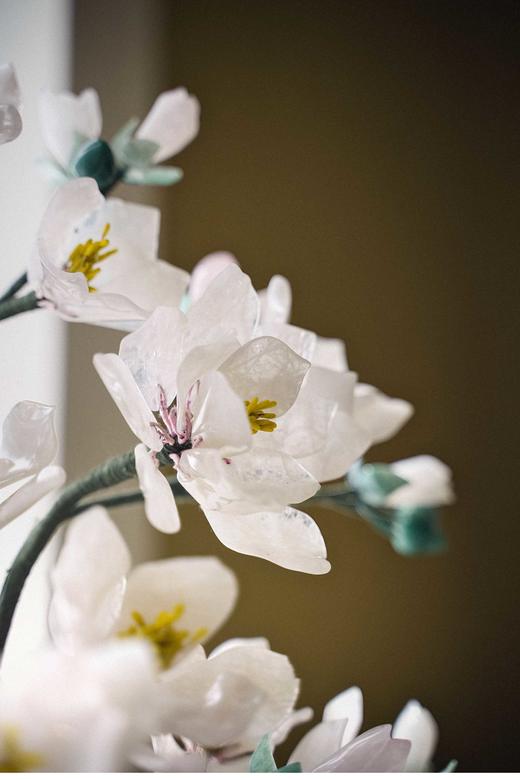 【已售】独角鹿西洋古董 20世纪中国创汇时期出品花蝶纹景泰蓝盆装饰「白玉兰」珍宝像生盆景一对 商品图2