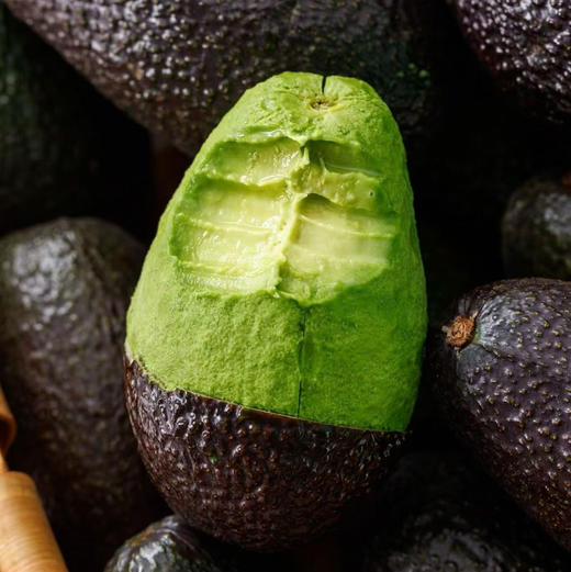 石家庄优选仓库速达，树熟牛油果，果肉绵密软糯，口感细腻，香醇可口，160-185g/枚 商品图1