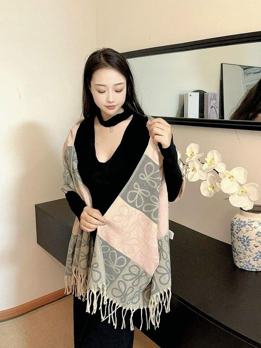 🔥【MIN JUNE 罗威意同款法式围巾】“保暖神器”🌈 ✅ 细捻流苏，柔软细腻，💫棉花糖般甜美！ ✅ 大尺寸 68*190CM，加长加宽，高级饱和度，一触倾心！  商品图2