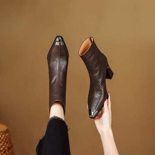 【预售5天】8cm秋冬金属头牛皮复古后拉链软皮瘦瘦高跟时装靴女粗跟加绒短靴XME&898-830 商品图2