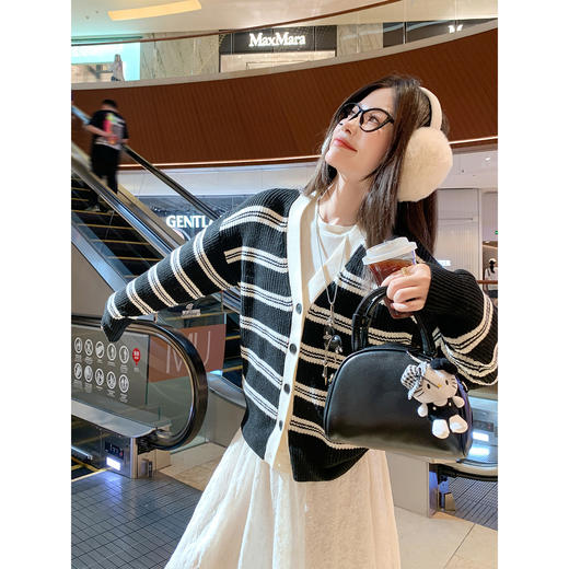 【169元任选2件】现货！黑色条纹毛衣开衫 商品图3