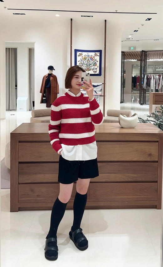 棉羊绒条纹套头毛衣 氛围感针织衫 精选精梳棉条与优质山羊绒混纺 经典红白宽条纹设计 复古法式风情 商品图6