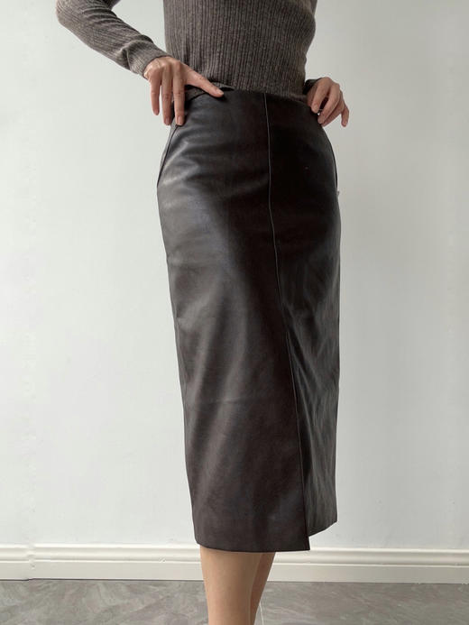 SIJIA｜AW2523 深咖前开叉简约皮裙 商品图2