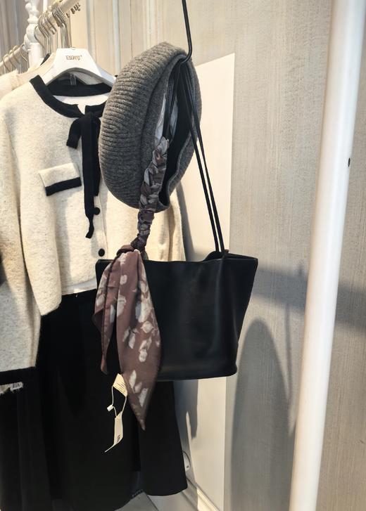 【门店同款】ENJOY常卖极简菜篮子单肩包 164898494 商品图1