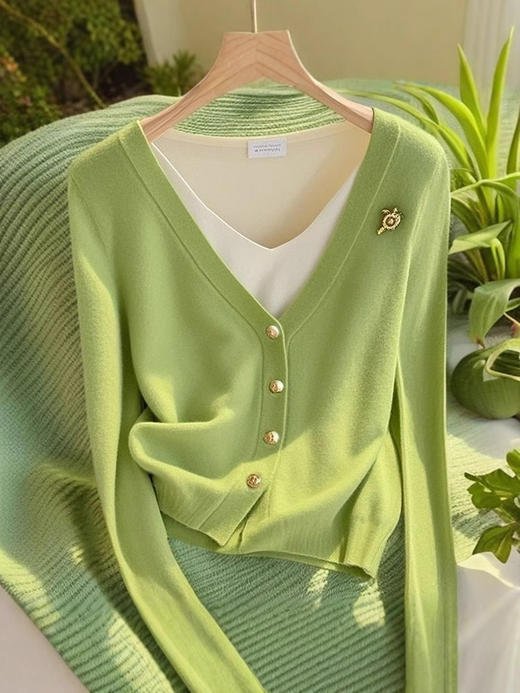 秋季【法式小香风假两件】绿色针织开衫 独特超好看 新款内搭打底上衣  商品图2