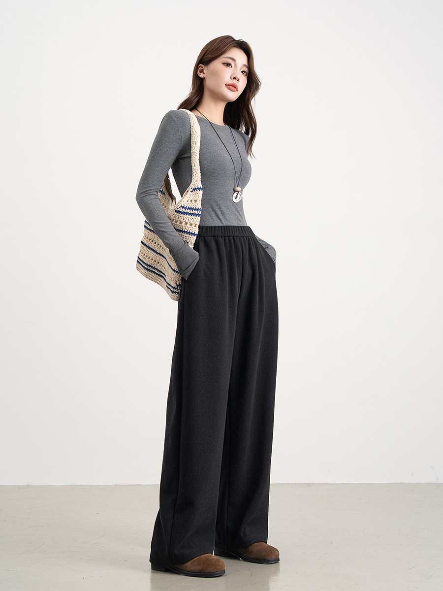 【多妈团购 羊毛蚕丝奶芙肌理裤1553】温柔感直接拉满，绵羊毛+桑蚕丝黄金cp  软糯亲肤，脚口微收+高腰设计，秒变慵懒的时髦精，藏肉显瘦、修饰腿型，巨好穿-连横