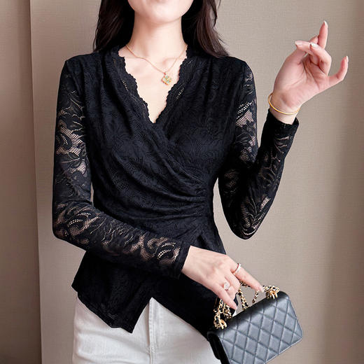 KQL 311H9176新款V领蕾丝打底衫遮肚显瘦蕾丝衫纯色 商品图1