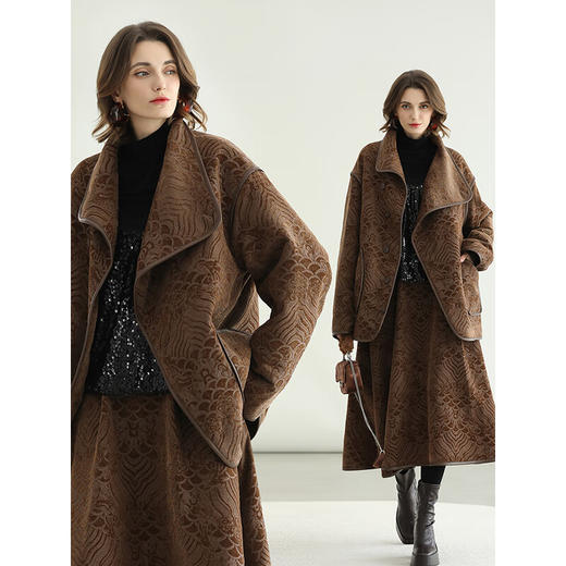 COCOBELLA新中式祥云纹植绒提花棉服女秋冬大翻领外套MF3238 商品图2