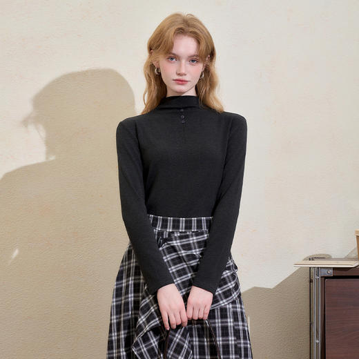 西遇半高领纽扣针织打底衫女冬季新款抽绳收腰显瘦长袖T恤H0055299 商品图3