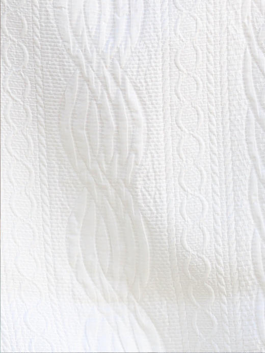 TYNVIE 压花白色荷叶边领长袖丝质衬衫 商品图11