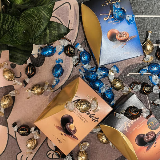 【新品上新】卡卡尼榛仁夹心黑巧克力制品分享装150g/045551   精制进口软心巧克力  给你不一样的风味 商品图4