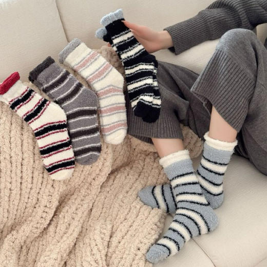 简约慵懒风缪系条纹柔软亲肤中筒袜纪念日百货门店同款167943502 商品图1