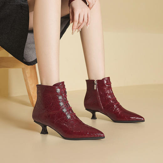 【预售5天】超软细皱漆皮轻时尚秋冬尖头细跟中跟短筒时装靴YS&0622 商品图1