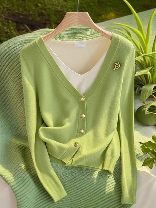 秋季【法式小香风假两件】绿色针织开衫 独特超好看 新款内搭打底上衣  商品图3