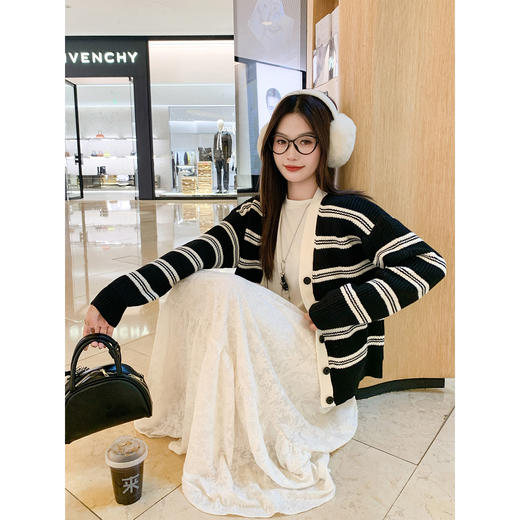 【169元任选2件】现货！黑色条纹毛衣开衫 商品图2