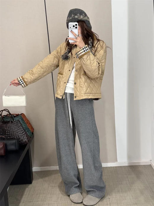 【高品质私服】【BBY经典格纹户外短款显瘦棉服】细腻平整，软滑细腻，秋冬季体感舒适干爽G1581-CC【无标出货 介意慎拍】 商品图1