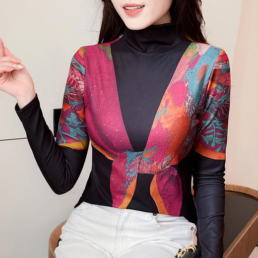 KQL 311H9169拼色印花长袖半高领洋气时尚显瘦修身打底衫 商品图1