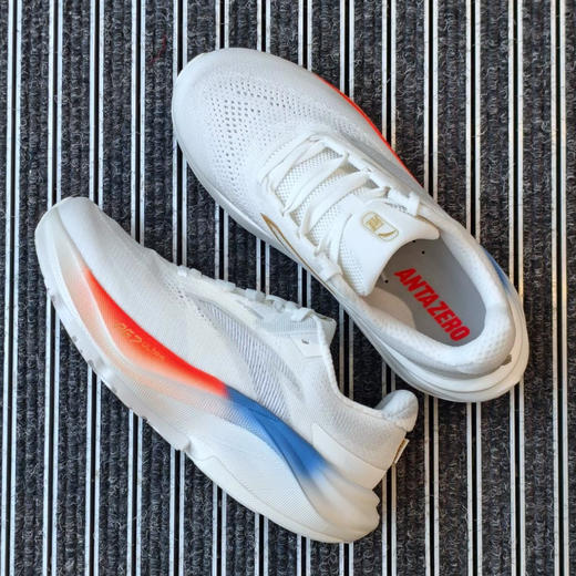 安踏冠军跑鞋4 PLUS丨PG7缓震回弹专业跑步鞋男运动鞋子112535561 商品图4